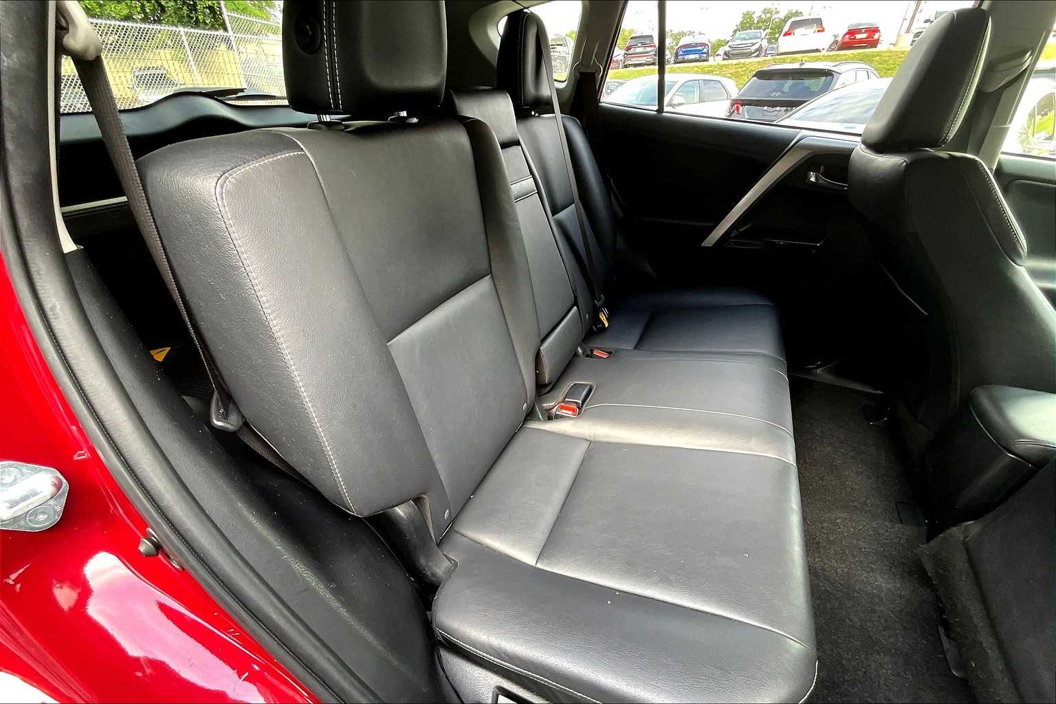 2018 Toyota RAV4 Hybrid Limited photo 19