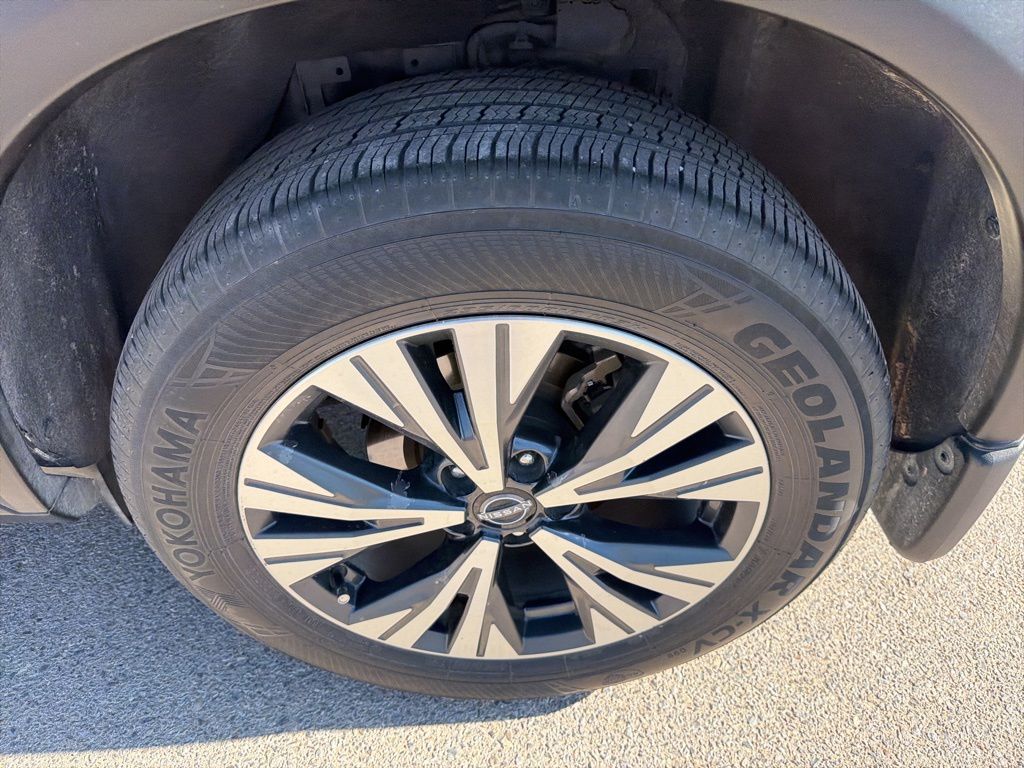 2022 Nissan Rogue SV photo 16