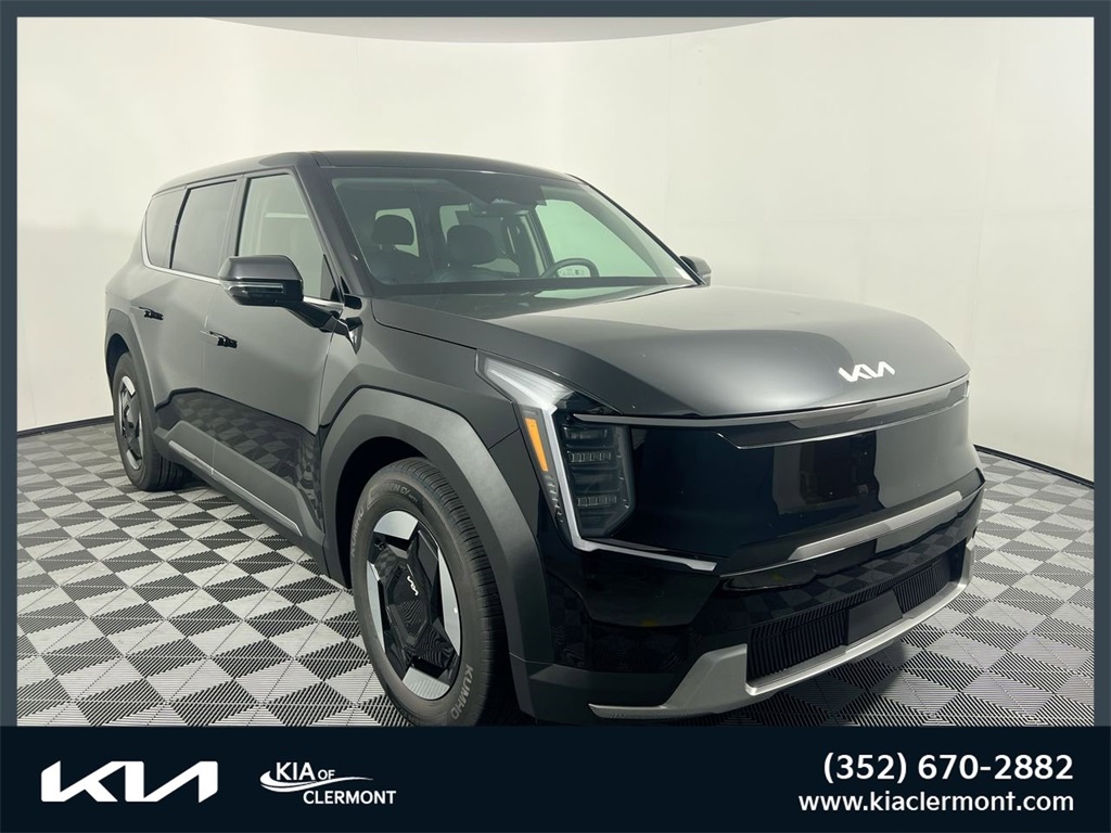 2026 Kia EV9 Light's photo