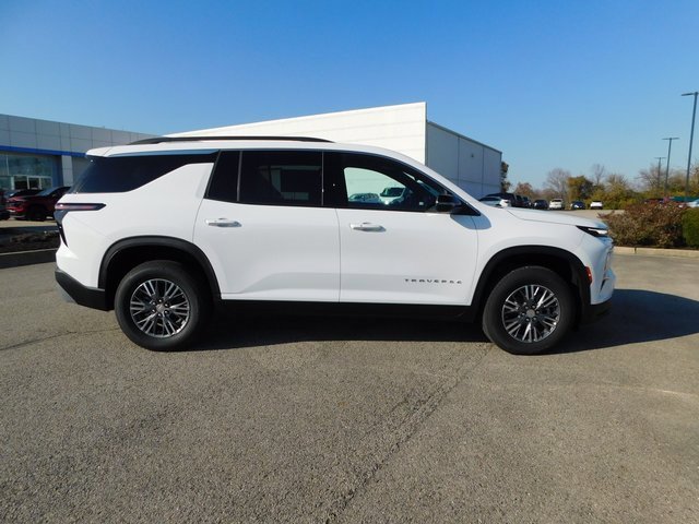 2026 Chevrolet Traverse photo 2