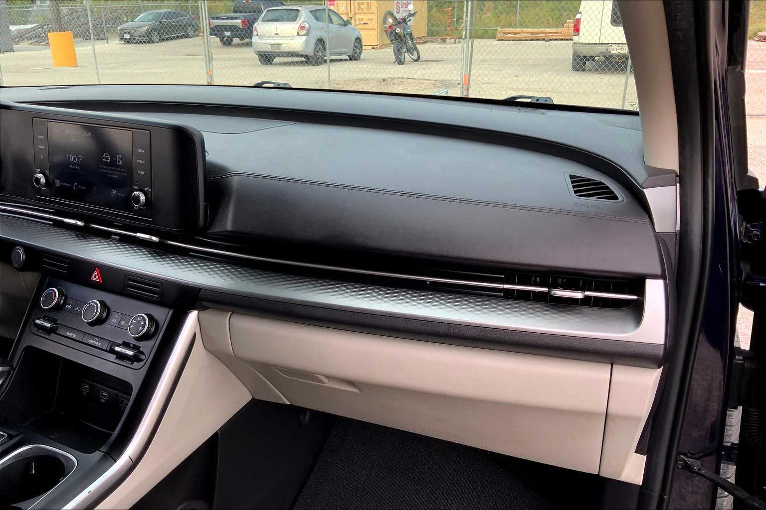 2022 Kia Carnival LXS photo 17