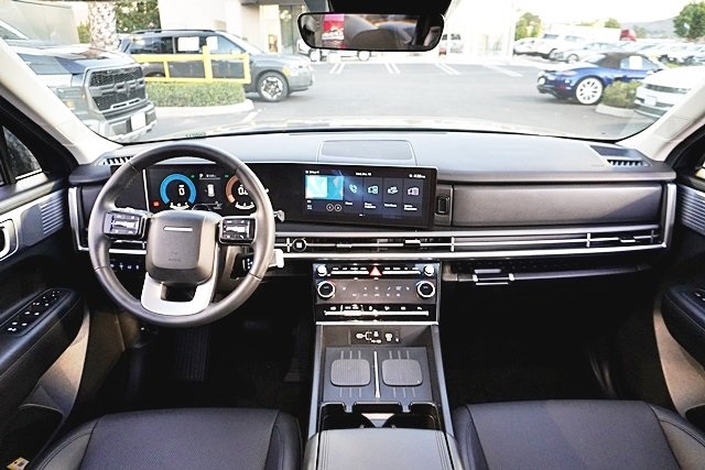 Used 2025 Blue Hyundai SEL image 18