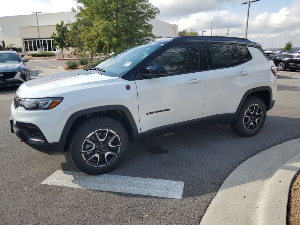 2026 Jeep Compass Trailhawk photo 4