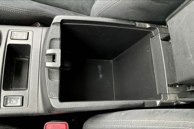2016 Nissan Rogue SV photo 28