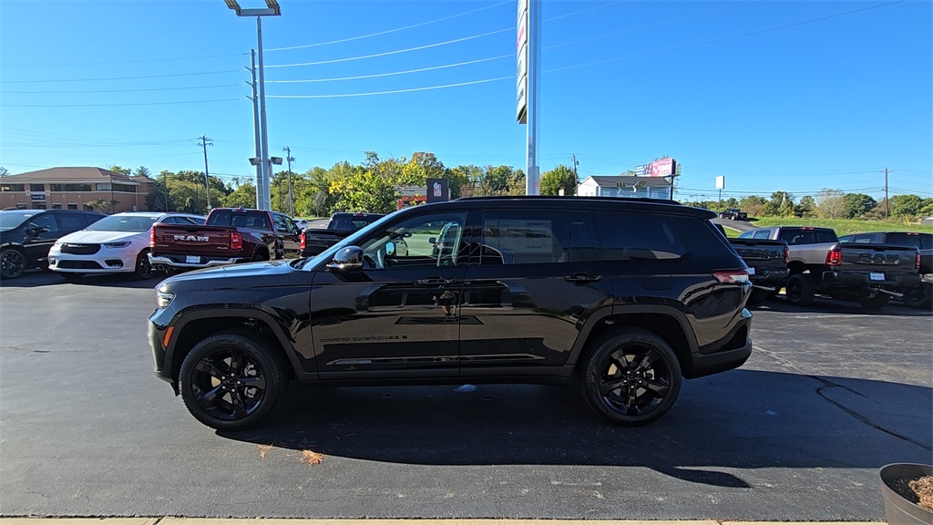 2025 Jeep Grand Cherokee Limited photo 3