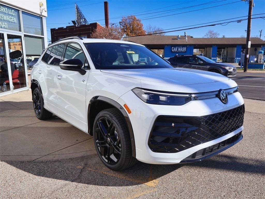 2026 Volkswagen Tiguan SE R-Line Black photo 4