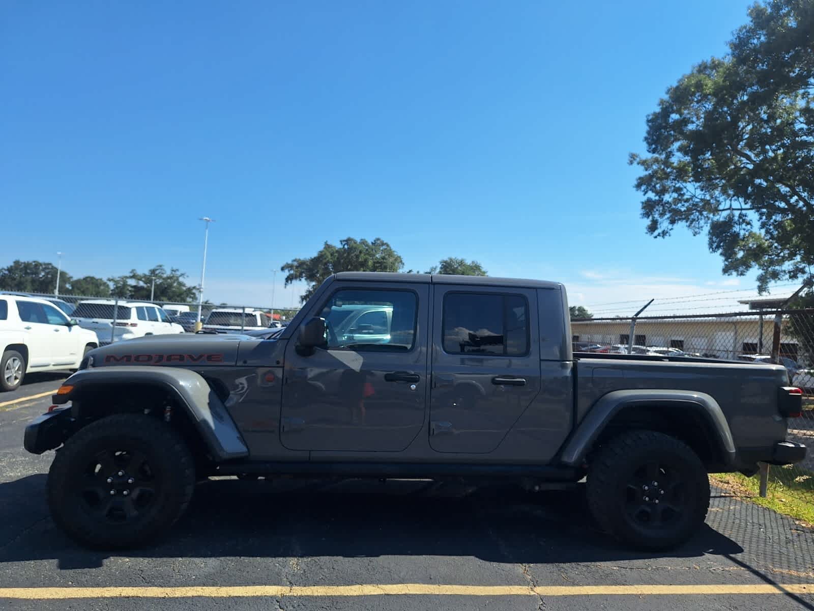 2021 Jeep Gladiator Mojave photo 2