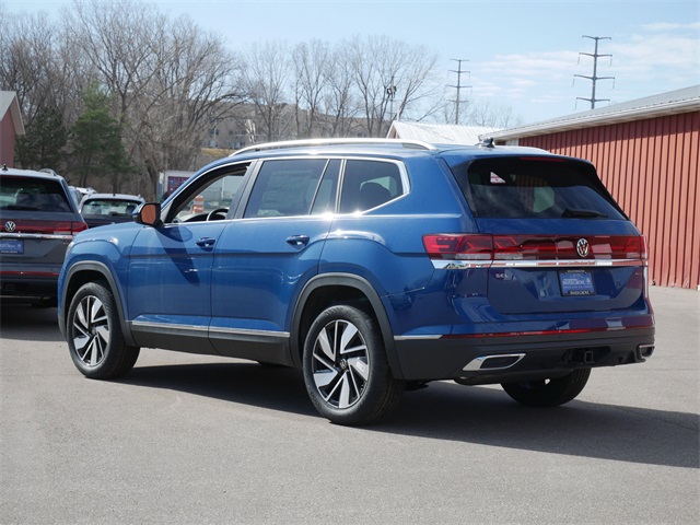 2025 Volkswagen Atlas SEL photo 2