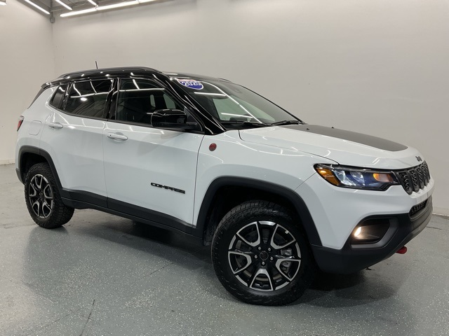 2026 Jeep Compass Trailhawk photo 2