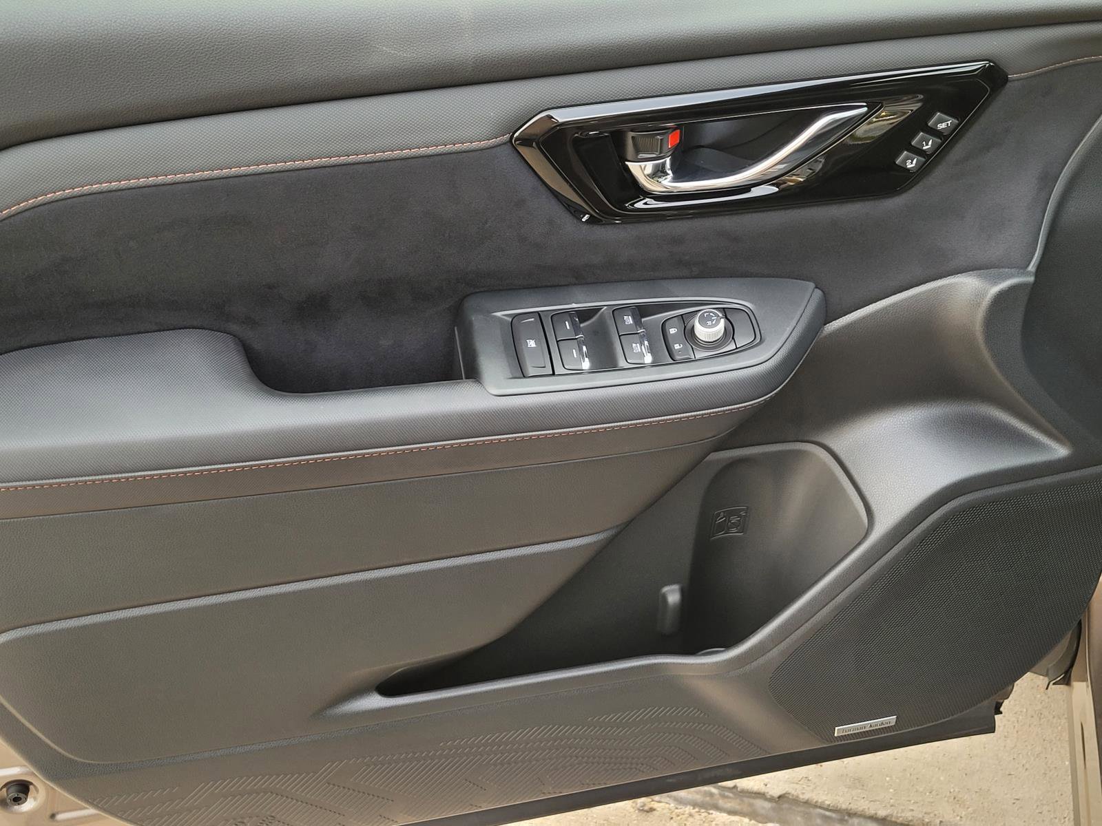 2025 Subaru Forester Touring photo 4
