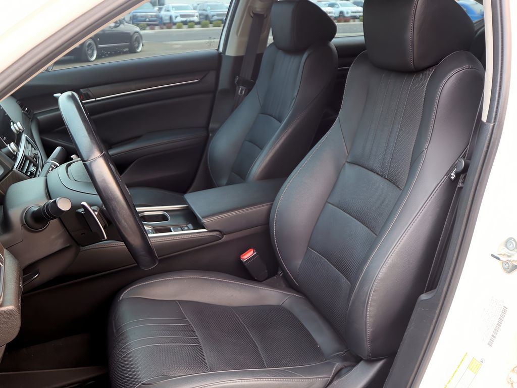 2020 Honda Accord Touring photo 12