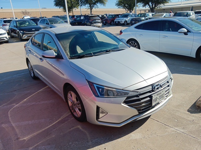 2019 Hyundai Elantra SEL's photo