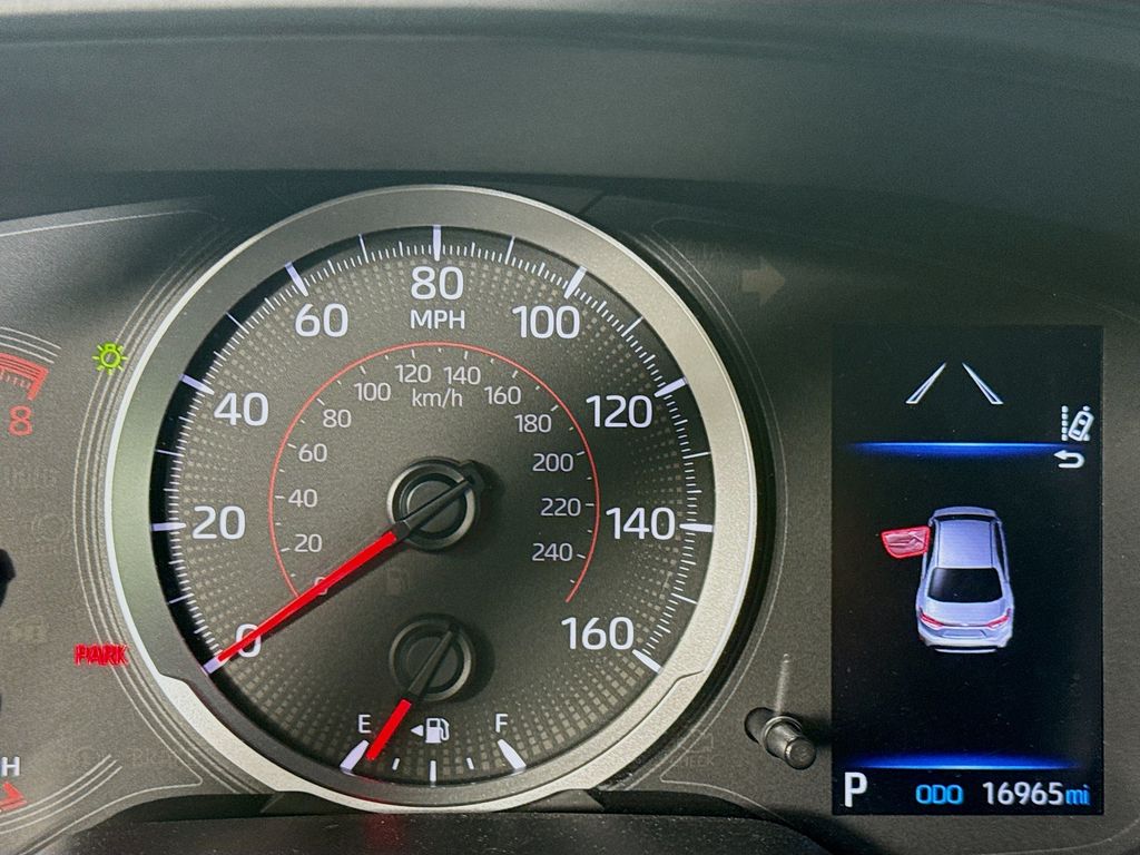 2022 Toyota Corolla SE photo 12
