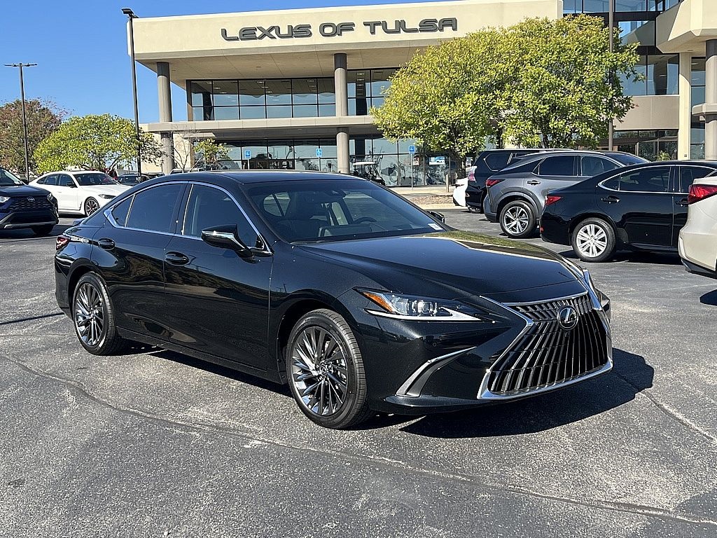 2025 Lexus ES Hybrid 300h Luxury's photo