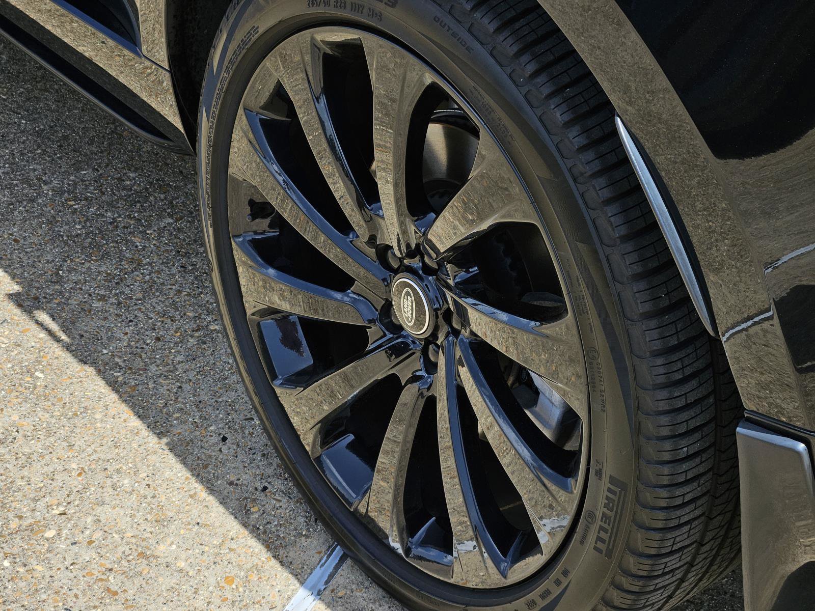 2023 Land Rover Range Rover SE photo 8