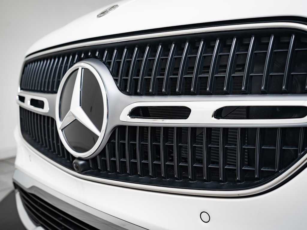 2025 Mercedes Benz GLC 300 4MATIC photo 3