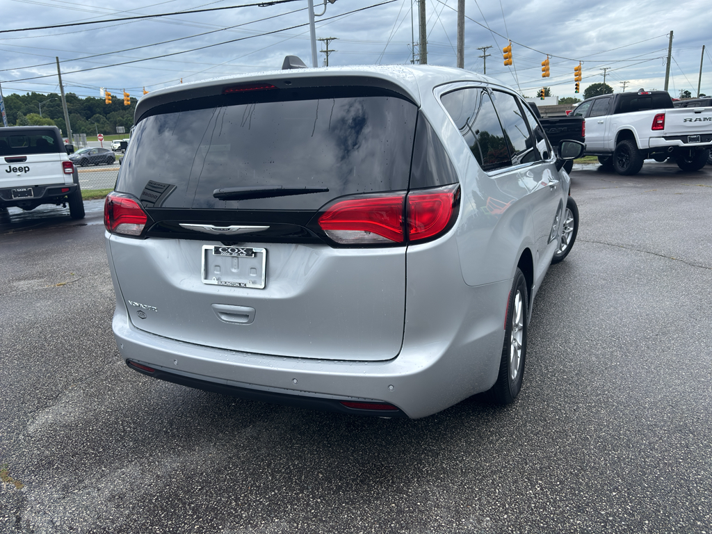 2026 Chrysler Voyager LX photo 9