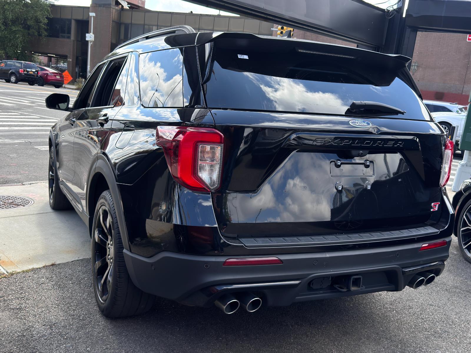 2022 Ford Explorer ST photo 7
