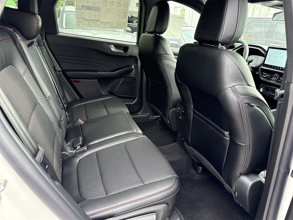 2025 Ford Escape ST-Line photo 25