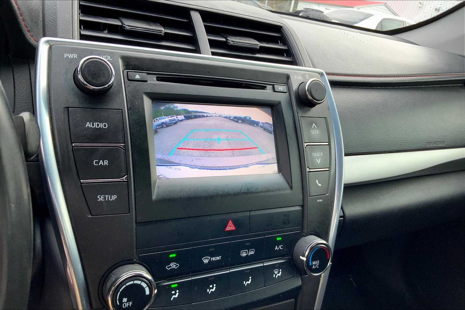 2015 Toyota Camry SE photo 25