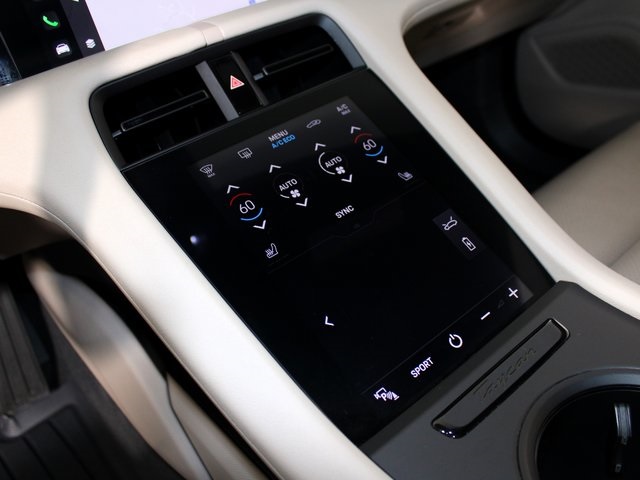 2023 Porsche Taycan photo 17
