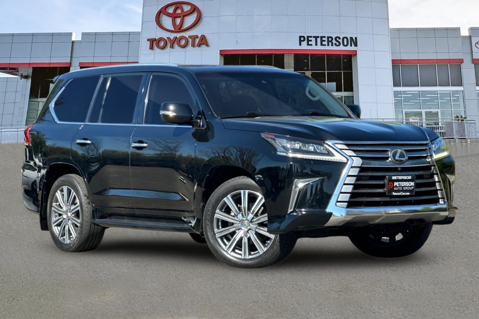 2017 Lexus LX 570 photo 2
