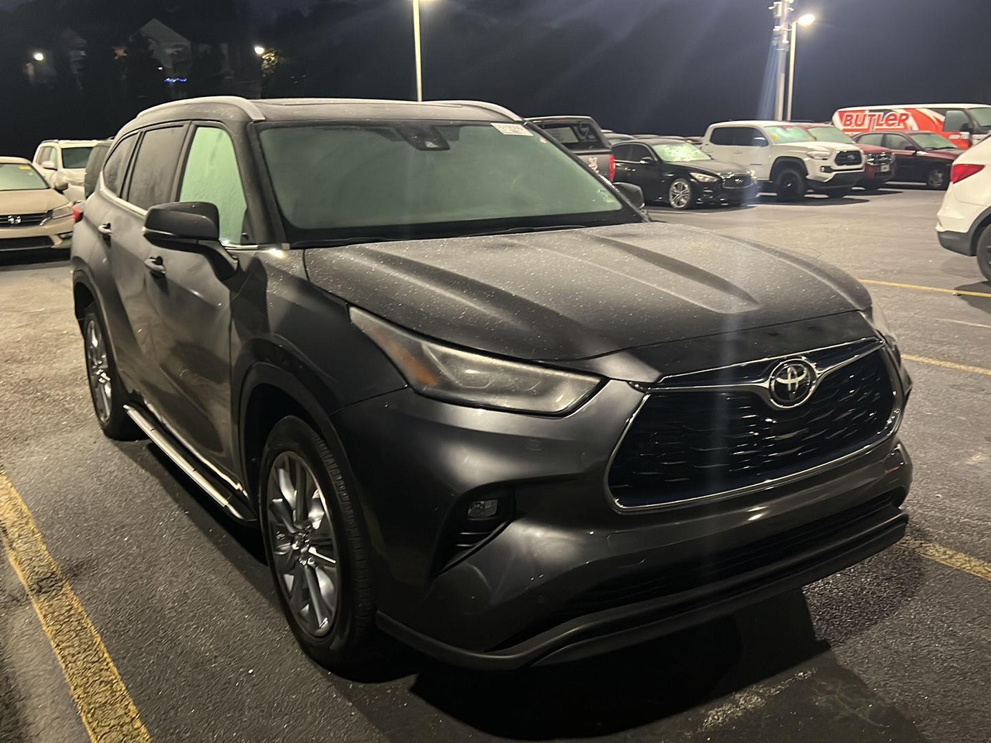 2023 Toyota Highlander Limited's photo