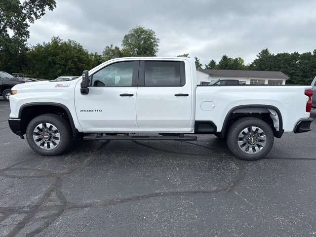2025 Chevrolet Silverado 2500HD Custom photo 5