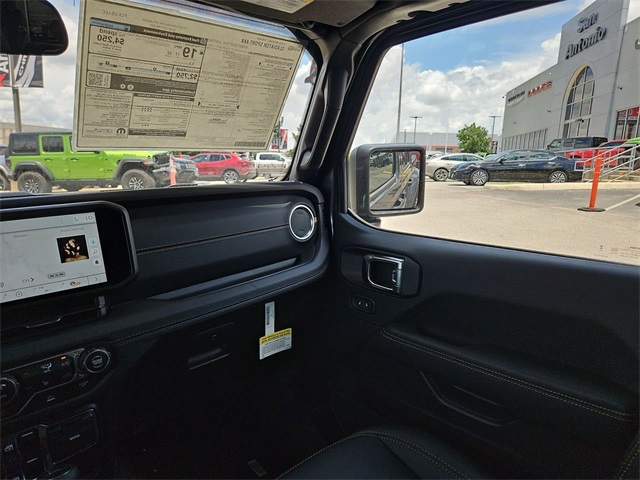 2025 Jeep Gladiator Sport Texas Trail photo 3