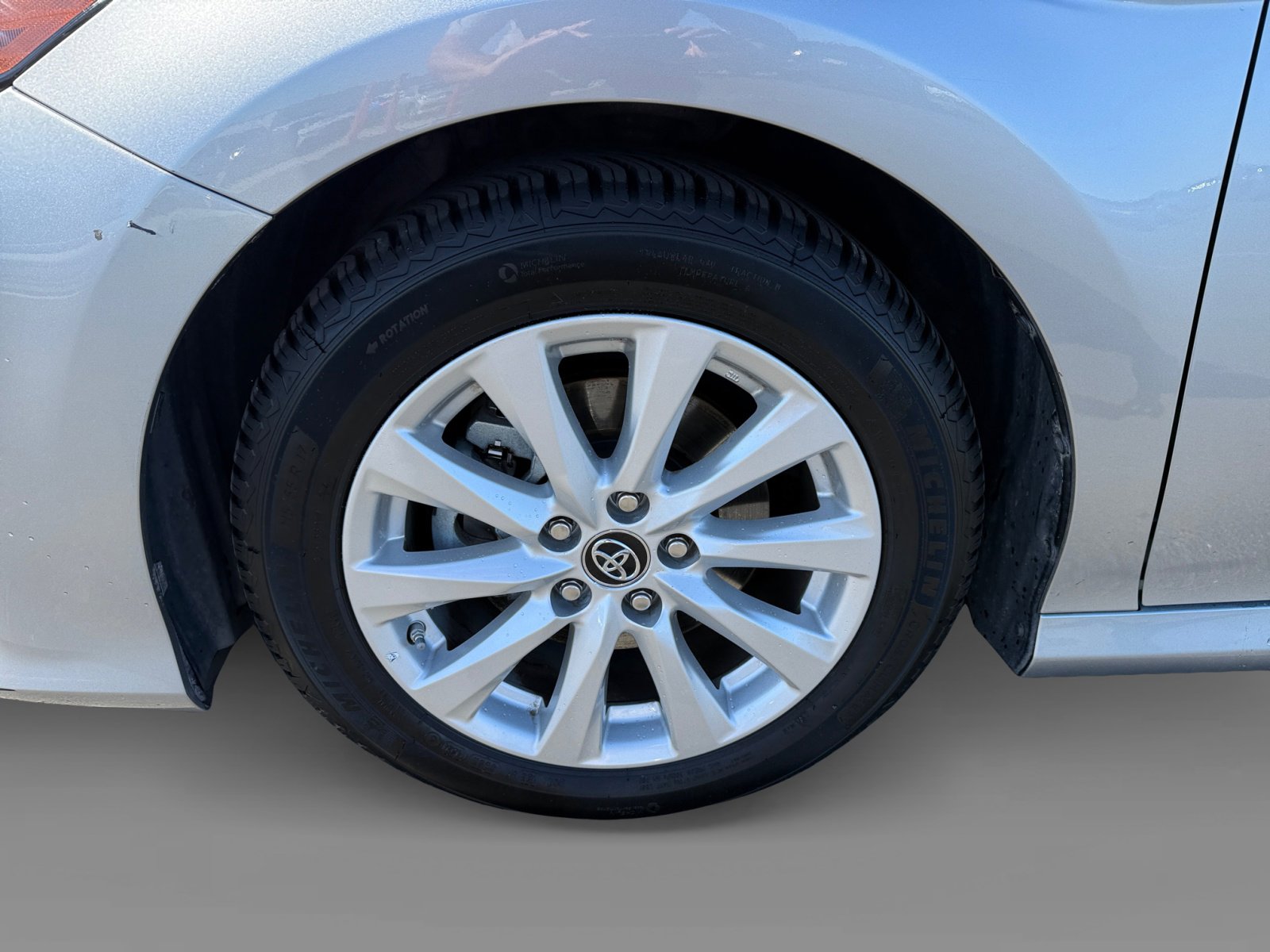 2019 Toyota Camry L photo 9