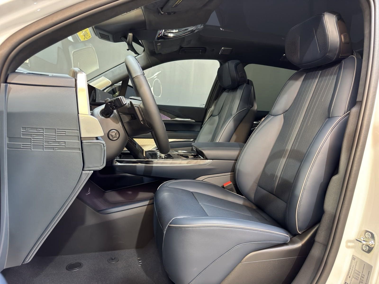 2025 Cadillac Escalade IQ Luxury photo 4