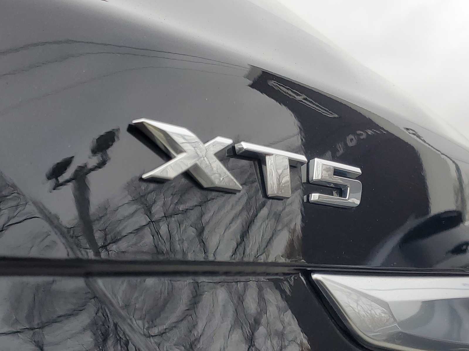 2021 Cadillac XT5 Platinum Premium Luxury photo 3