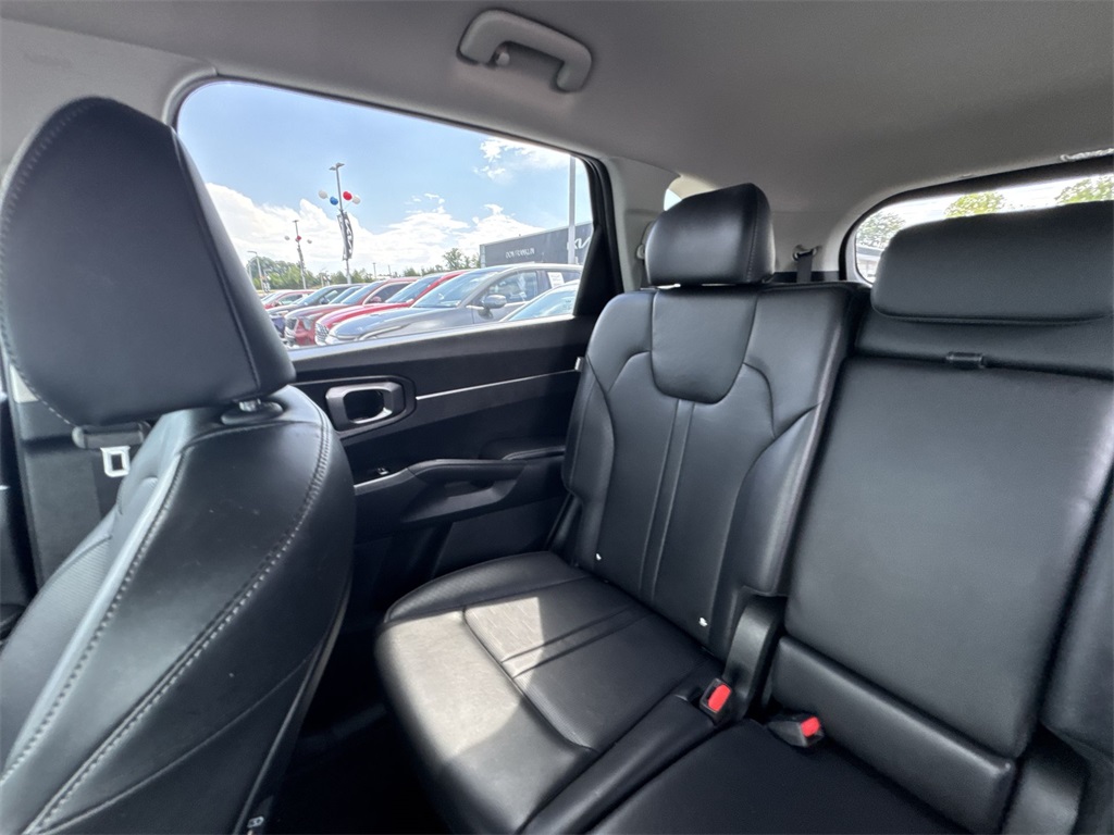 2025 Kia Sorento S photo 12