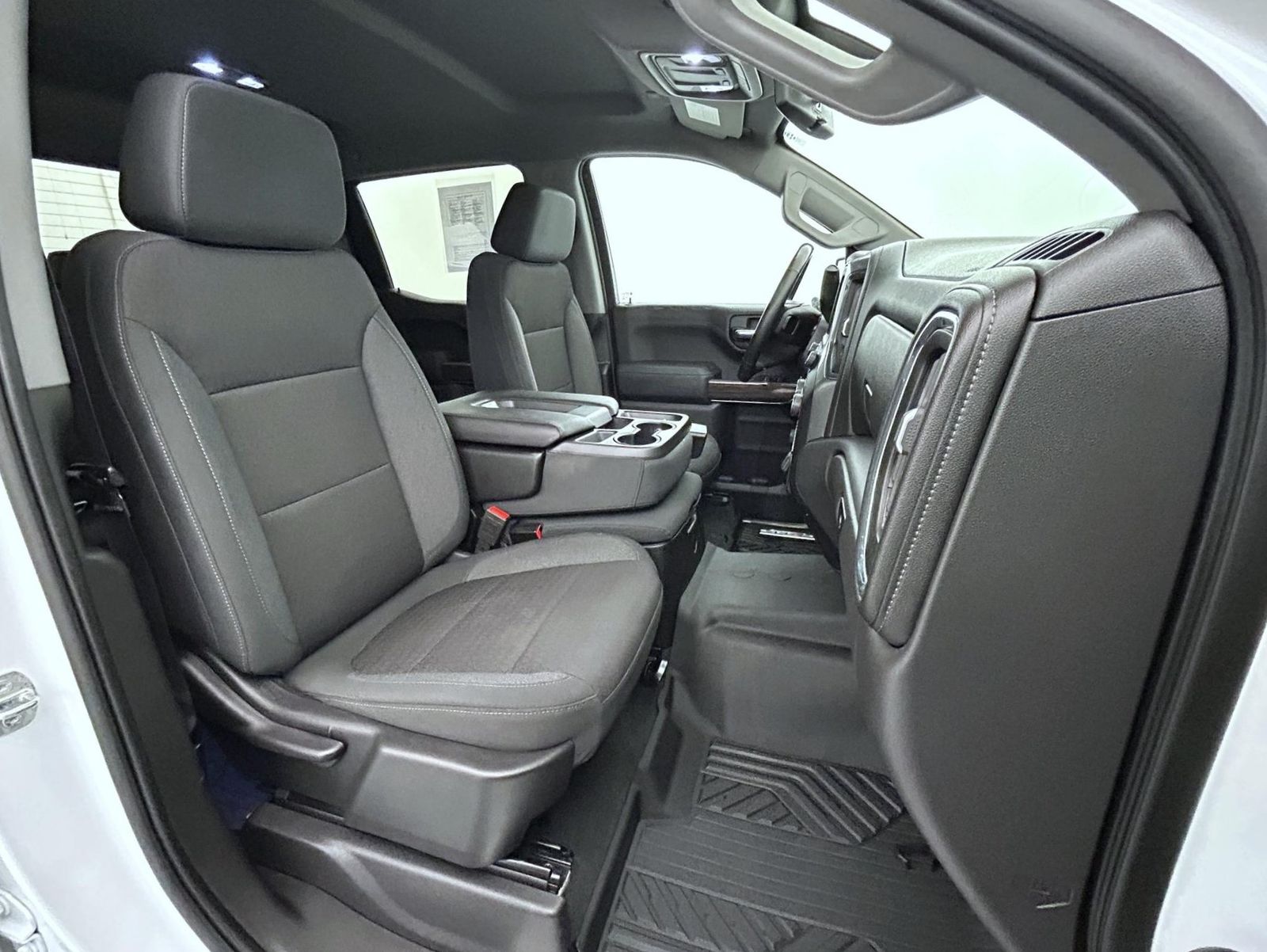 2020 Chevrolet Silverado 1500 RST photo 13
