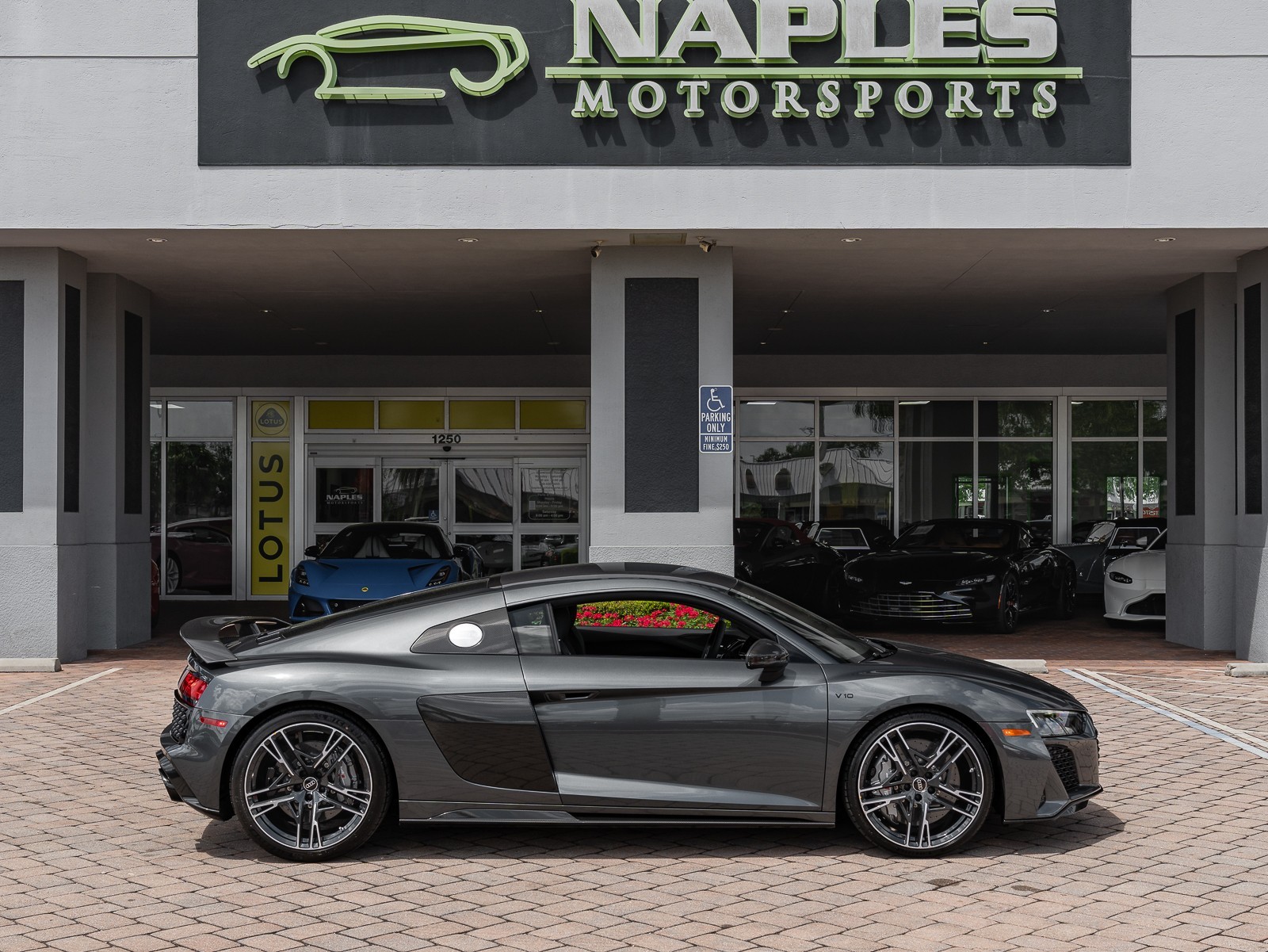 2023 Audi R8 V10 Performance photo 32