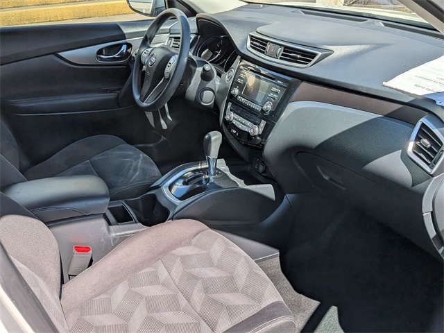 2016 Nissan Rogue SV photo 26