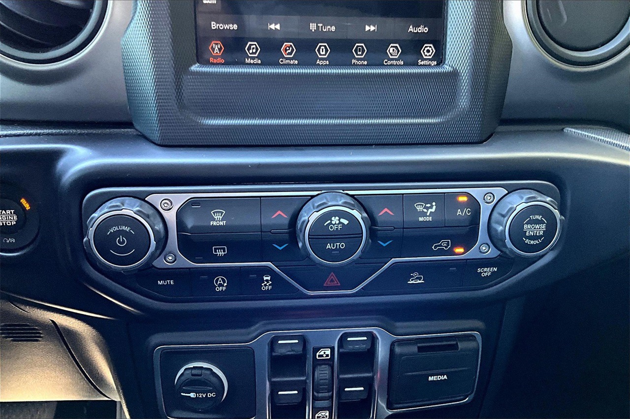 2021 Jeep Gladiator Sport photo 16