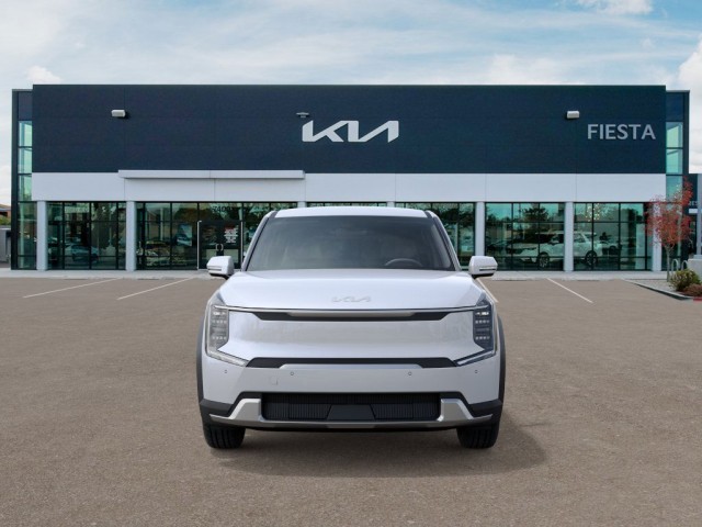 New 2026 Glacial White Pearl Kia Light Short Range image 2