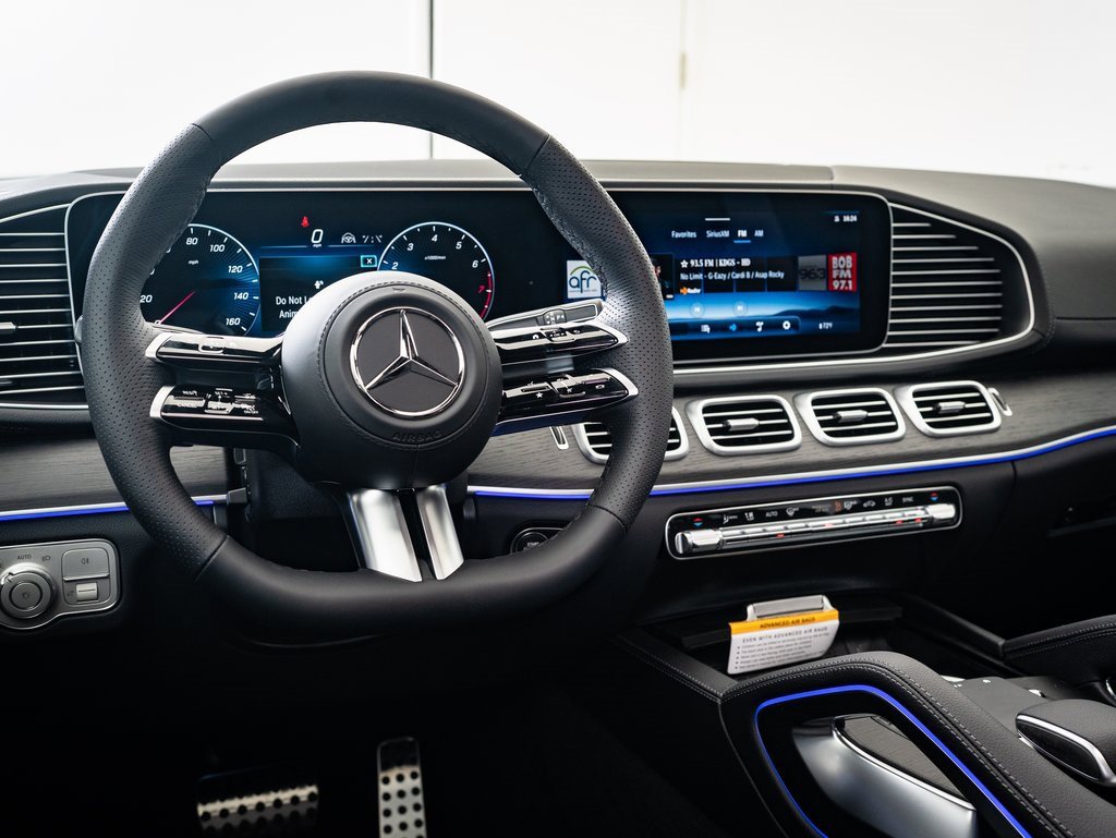 2025 Mercedes Benz GLS 450 4MATIC photo 4