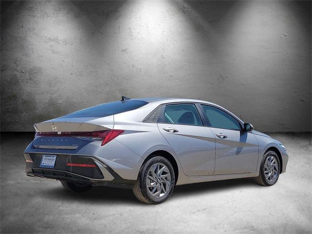 2025 Hyundai Elantra Blue SEL Sport photo 4