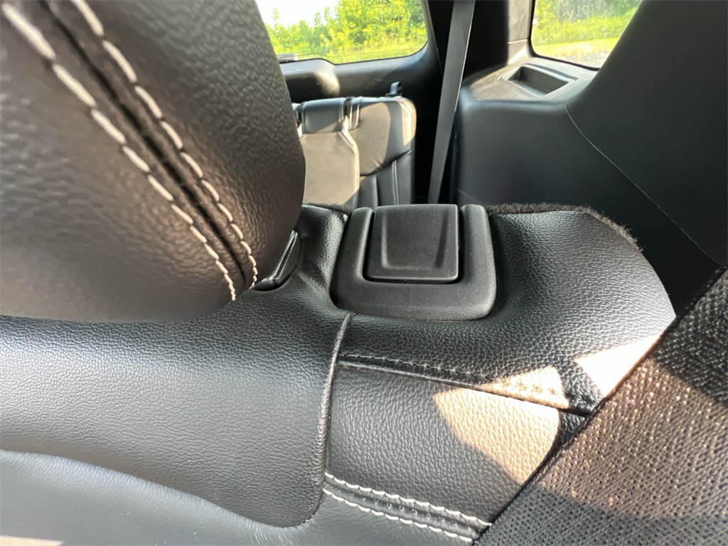 2022 Ford Explorer ST photo 35