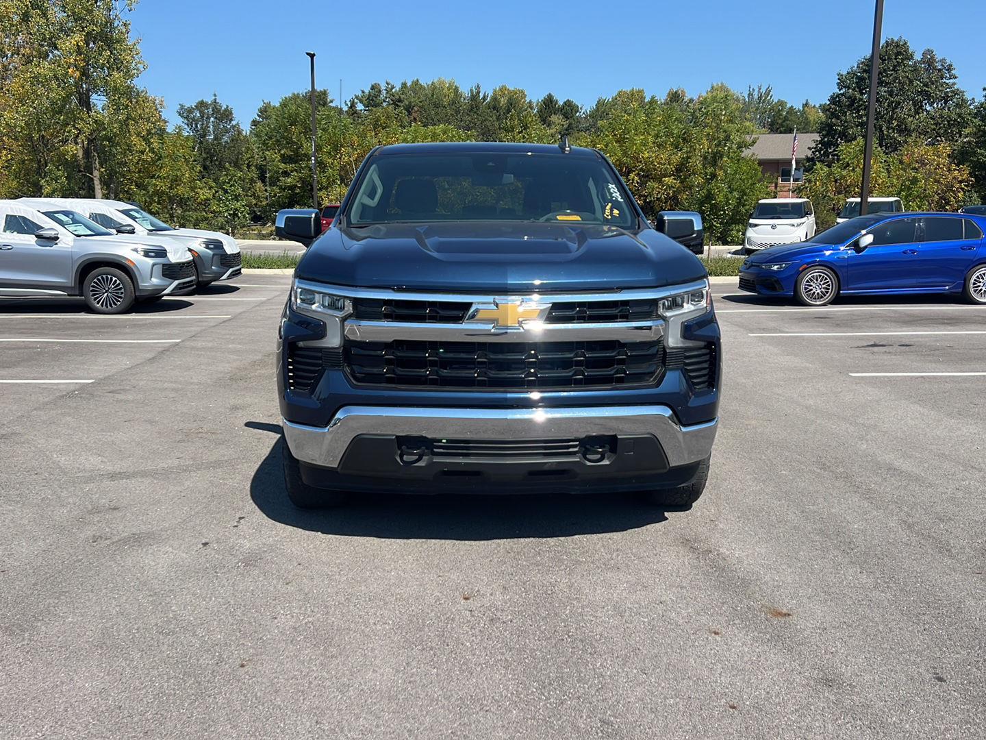 2022 Chevrolet Silverado 1500 LT photo 2