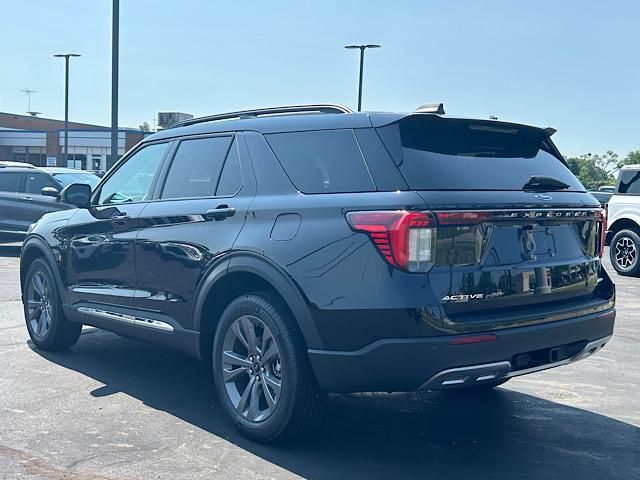 2025 Ford Explorer photo 3