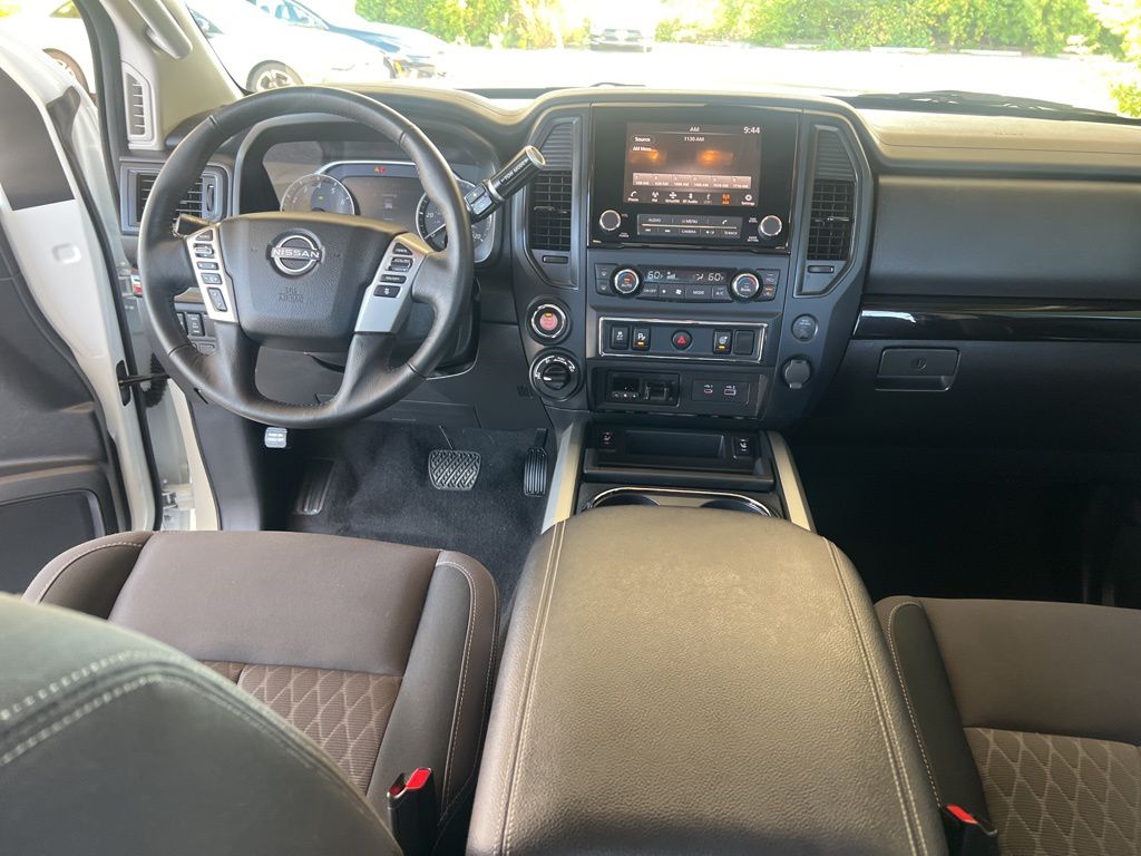 2024 Nissan Titan Crew Cab photo 11