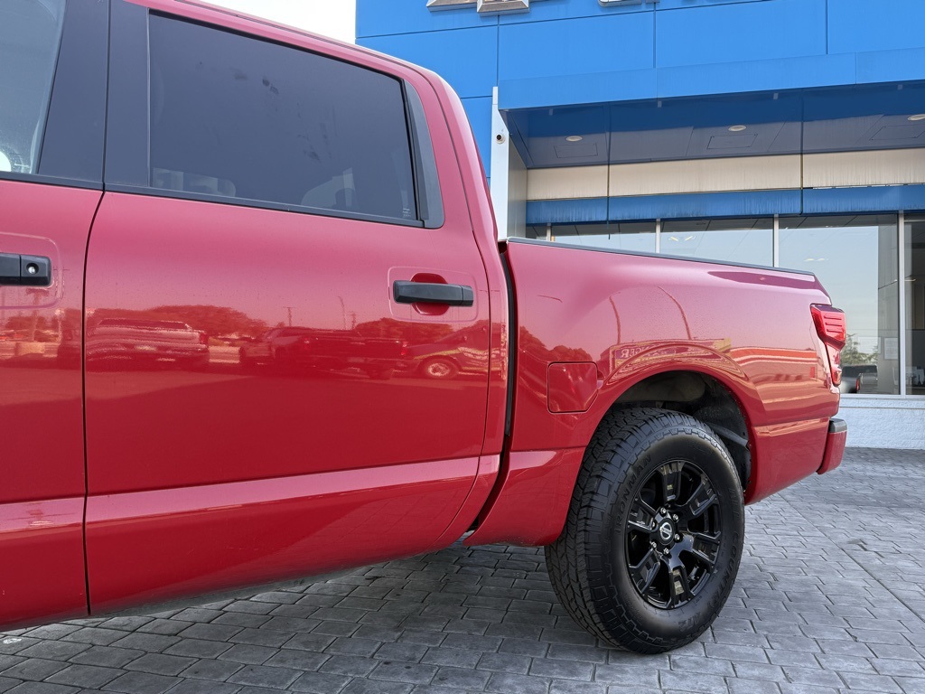 2022 Nissan Titan SV photo 2