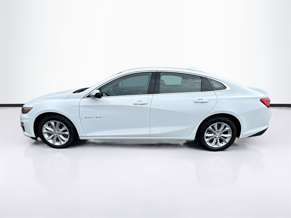 2024 Chevrolet Malibu 1LT photo 2