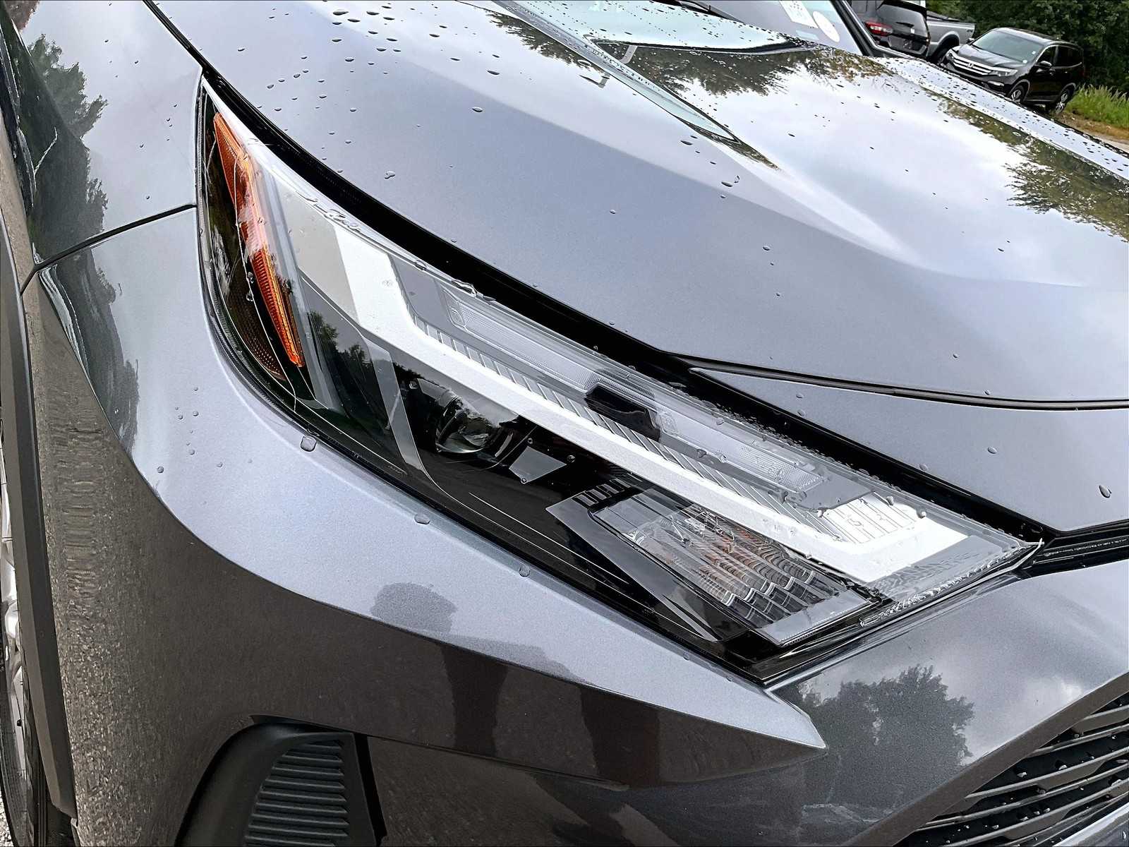 2025 Toyota RAV4 XLE photo 32