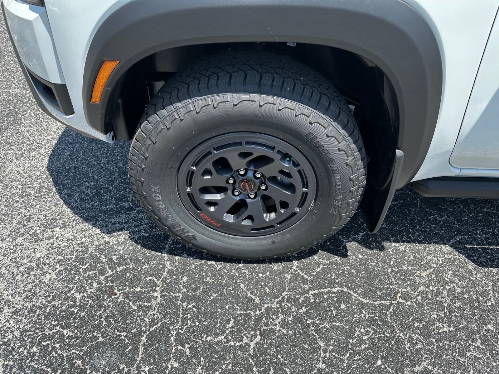 2025 Nissan Frontier PRO-4X photo 9