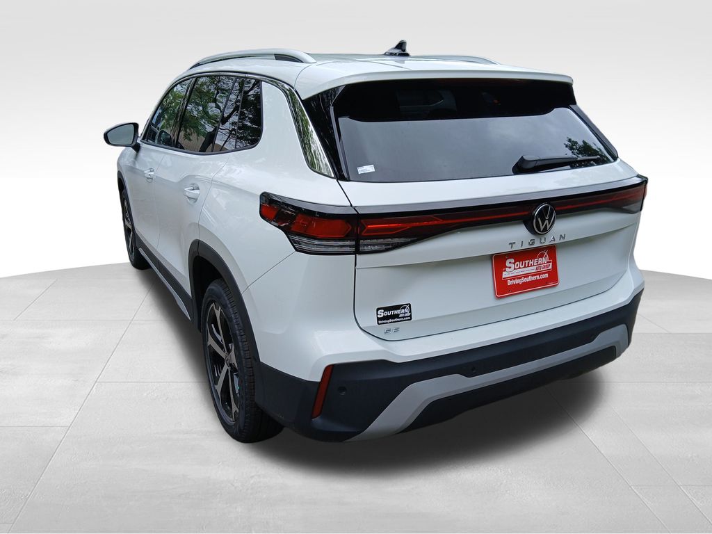 2025 Volkswagen Tiguan SE photo 2
