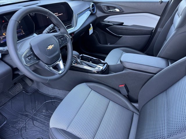 2025 Chevrolet Trax LT photo 9